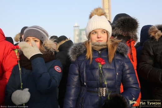 Якутяне возложили цветы к мемориальному комплексу городу-герою Ленинграду