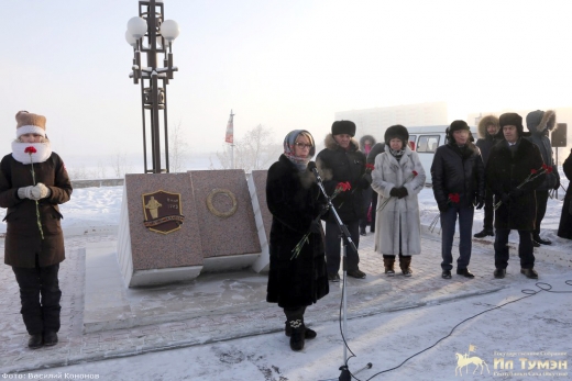 Якутяне возложили цветы к мемориальному комплексу городу-герою Ленинграду