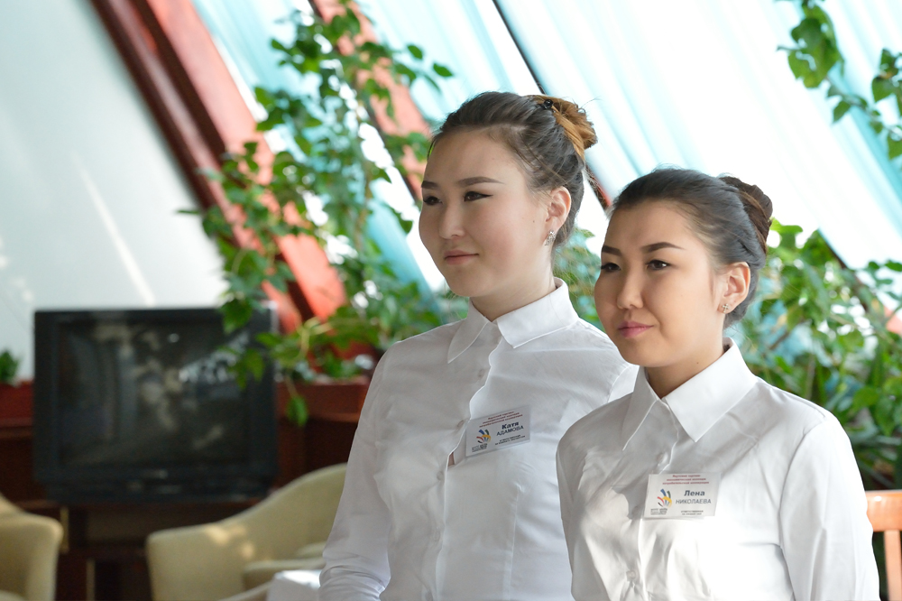 Коктейль из "тайных" ингредиентов готовят участники WorldSkills в Якутске