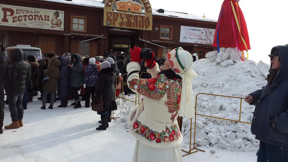 Якутяне провожают зиму народными гуляньями