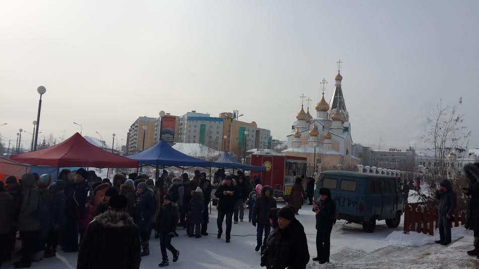 Якутяне провожают зиму народными гуляньями