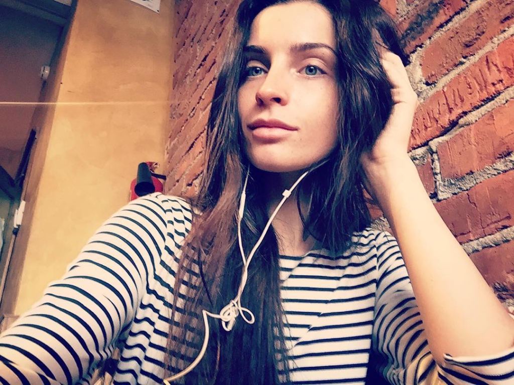 Якутянка Яна Аносова получила первую розу от холостяка Алексея Воробьева 