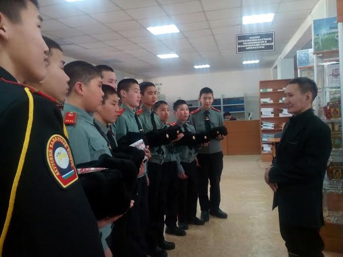 Значки футбольной тематики собирает якутский коллекционер Юрий Щукин 