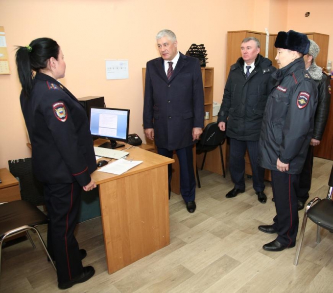 Министр ВД Владимир Колокольцев ознакомился с работой мирнинских полицейских