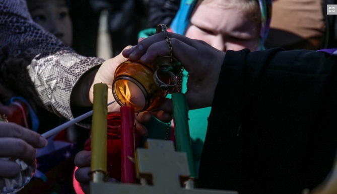 Православные якутяне встретили Благодатный огонь из Иерусалима