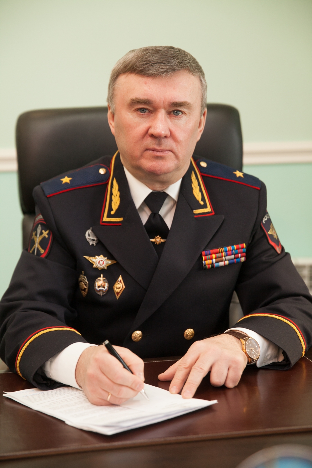 Звание генерала-майора полиции присвоили министру внутренних дел Якутии