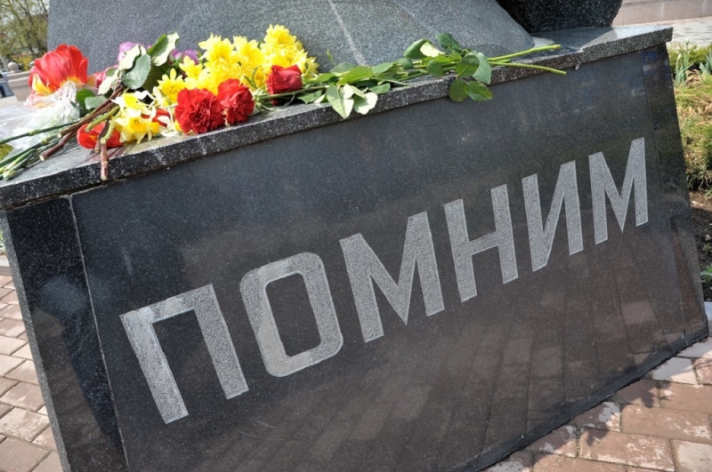 Пока вы спали: Украина просит помочь вернуть Крым, в Риге снесут памятник советским воинам