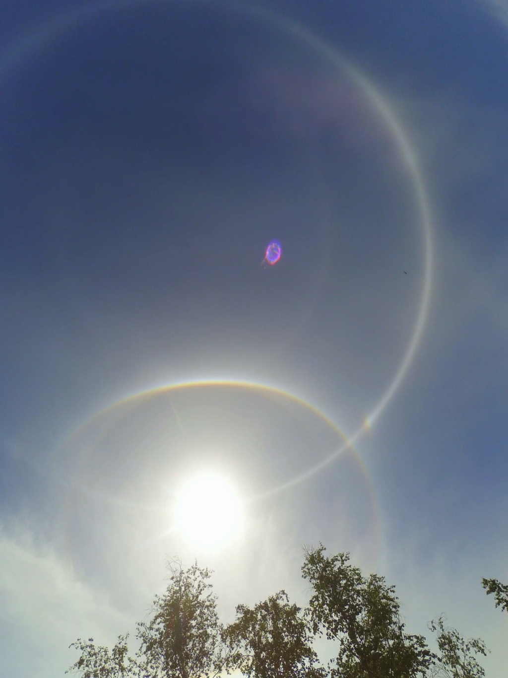 Редкое двойное гало образовалось в небе над Якутией