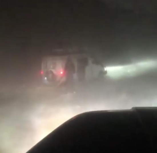 На помощь застрявшим в пургу водителям выехала техника с запасом топлива в Якутии