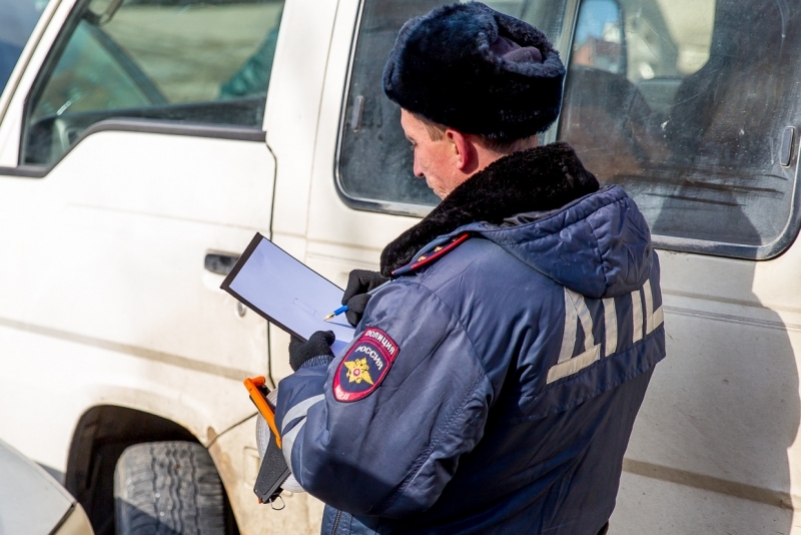 "Прокаченный" микрогрузовик из Приморья остался в Якутске из-за множества нарушений