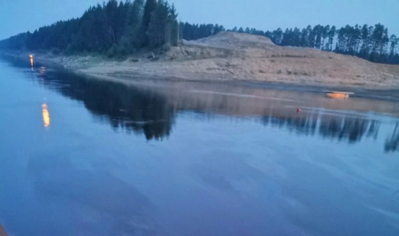 Разлив нефти на реке Лена проверяют экологи Якутии