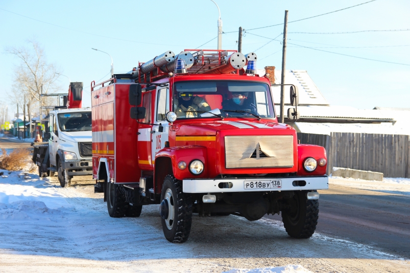 Около  70 человек эвакуировали огнеборцы из горящего дома в Якутске