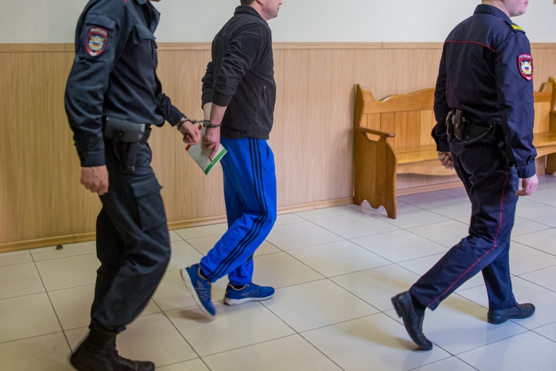 Двое жителей Новосибирска стали посредниками мошенников и обманули якутян