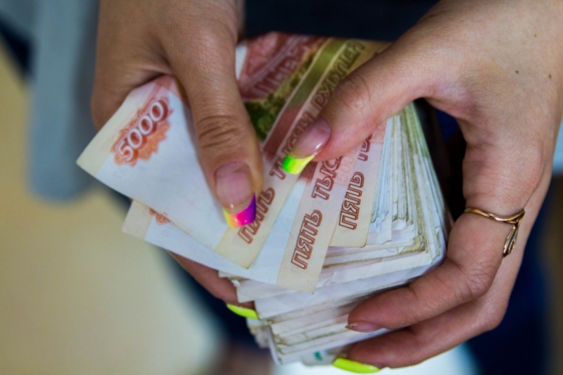 Главбух ДЮСШ перечисляла незаконные выплаты себе и своим родным в Якутии