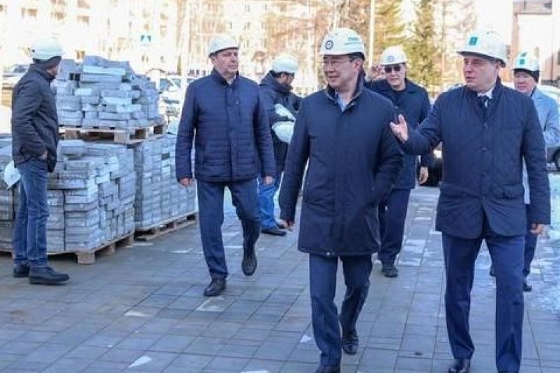 Глава Якутии поручил вести под строгим контролем строительство соцобъектов в Мирном