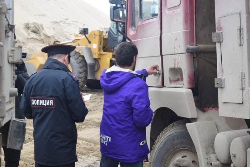 В Якутии пресекли попытку проезда через закрытую ледовую переправу