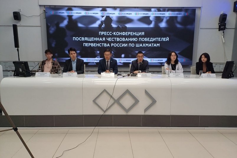 Победителей и призеров Первенства России по шахматам наградили в Якутске