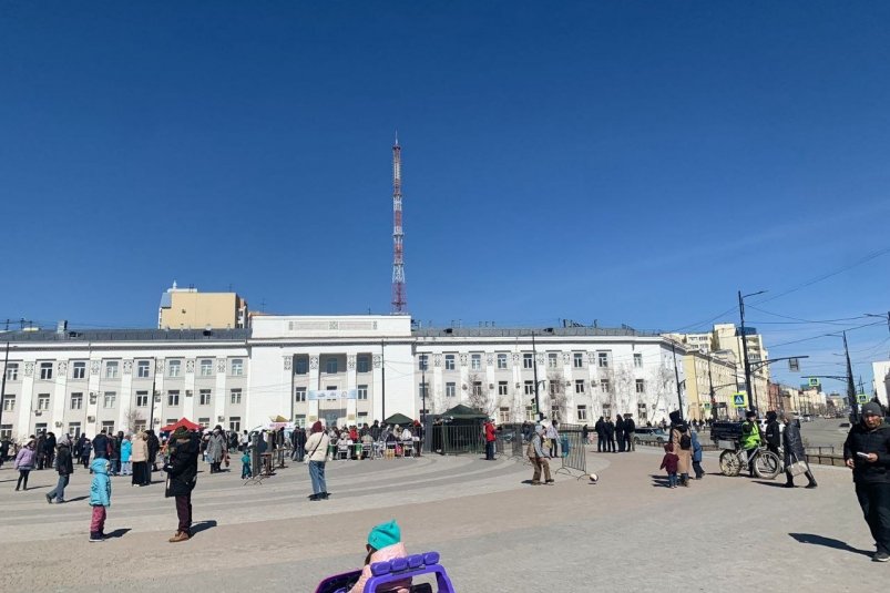 Концертами, праздничными программами и награждениями отмечает Якутск 1 мая