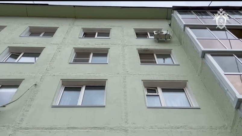 Ребёнок выпал из окна 4 этажа жилого дома в Якутске
