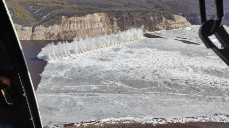 В Якутии уровень воды в реке Марха у села Жархан постепенно снижается
