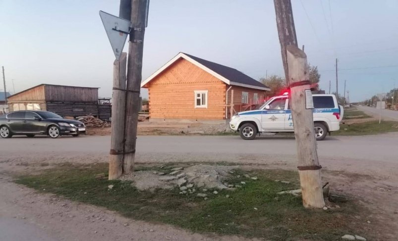 В Якутии девушки попали в ДТП, взяв мотоцикл покататься