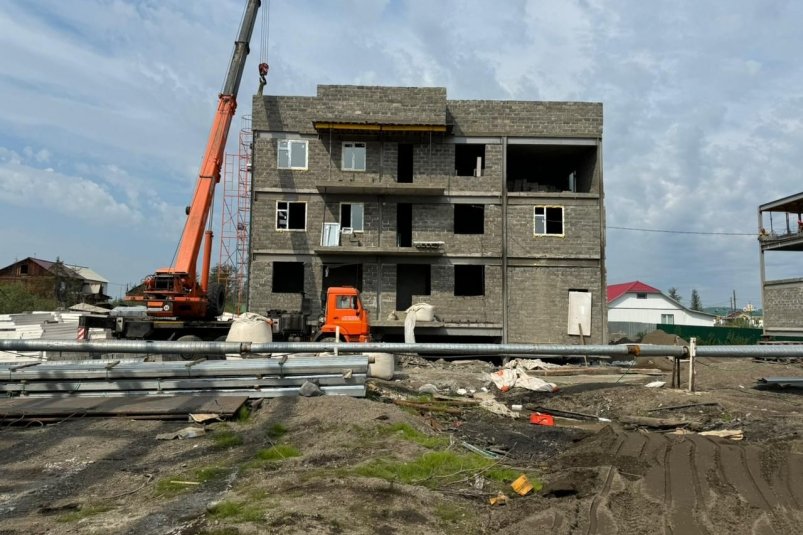 В якутском городе Среднеколымске идет отставание в строительстве домов для переселенцев