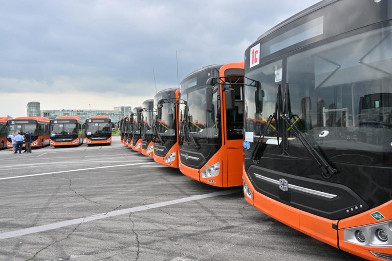 Мэр Хабаровска Сергей Кравчук осмотрел автобусы, закупленные перевозчиками по программе обновления автопарка