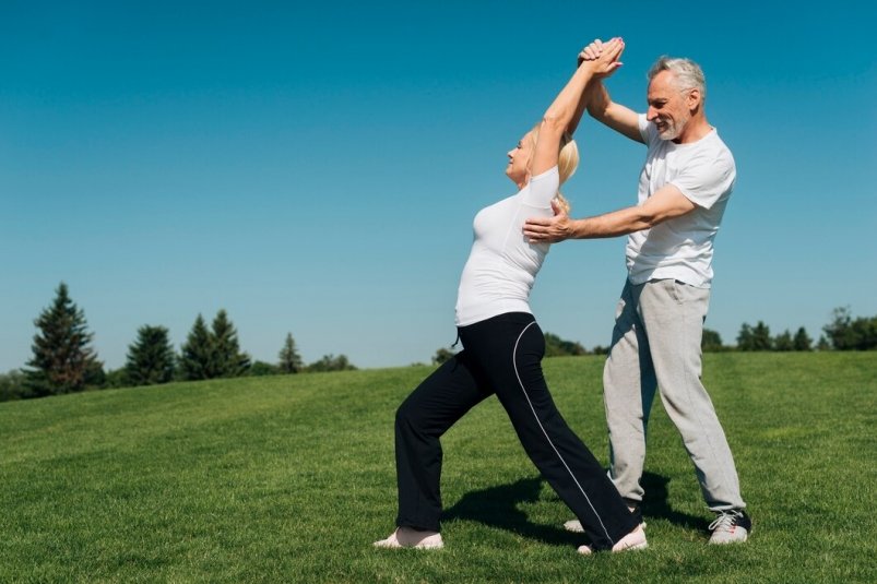 Как поддерживать себя в форме пожилым людям - спорт для 