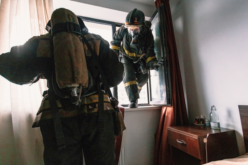 Частный дом отстояли от огня пожарные Якутска