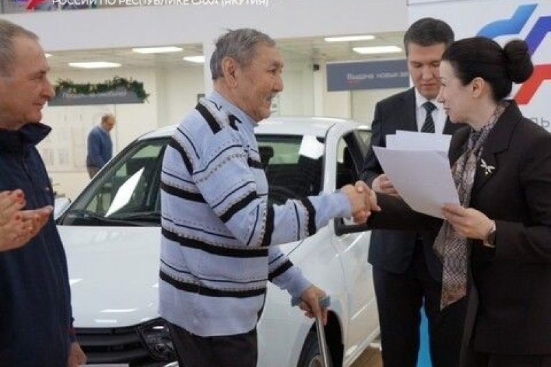 Пострадавшим на производстве якутянам предоставлены новые автомобили LADA Granta