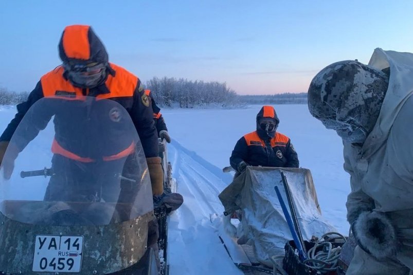 Спасатели продолжают поиски двух пожилых мужчин в Якутии