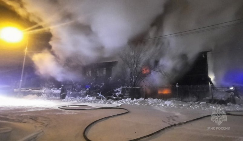 В ночном пожаре погибли два человека в Якутске