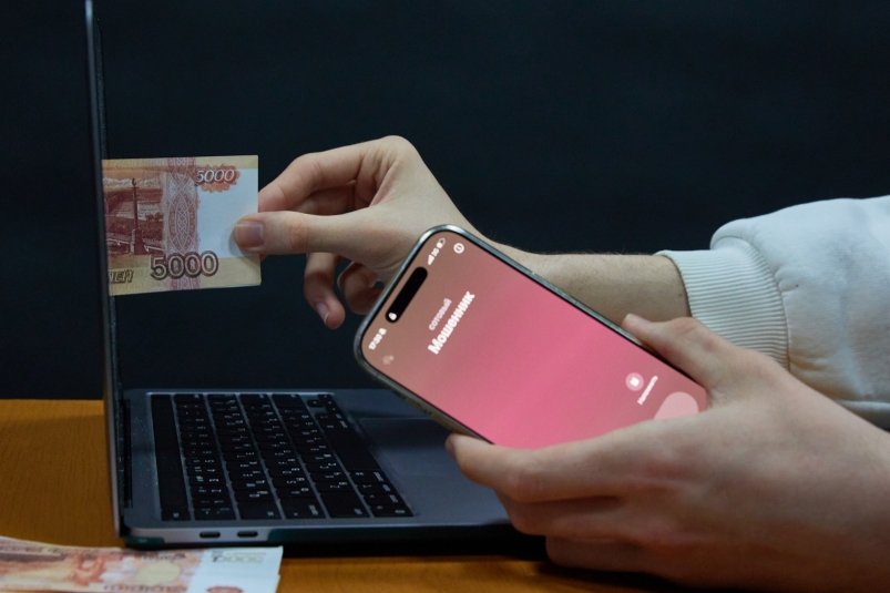 Четверо жителей Якутии лишились около 1 млн рублей после общения с аферистами