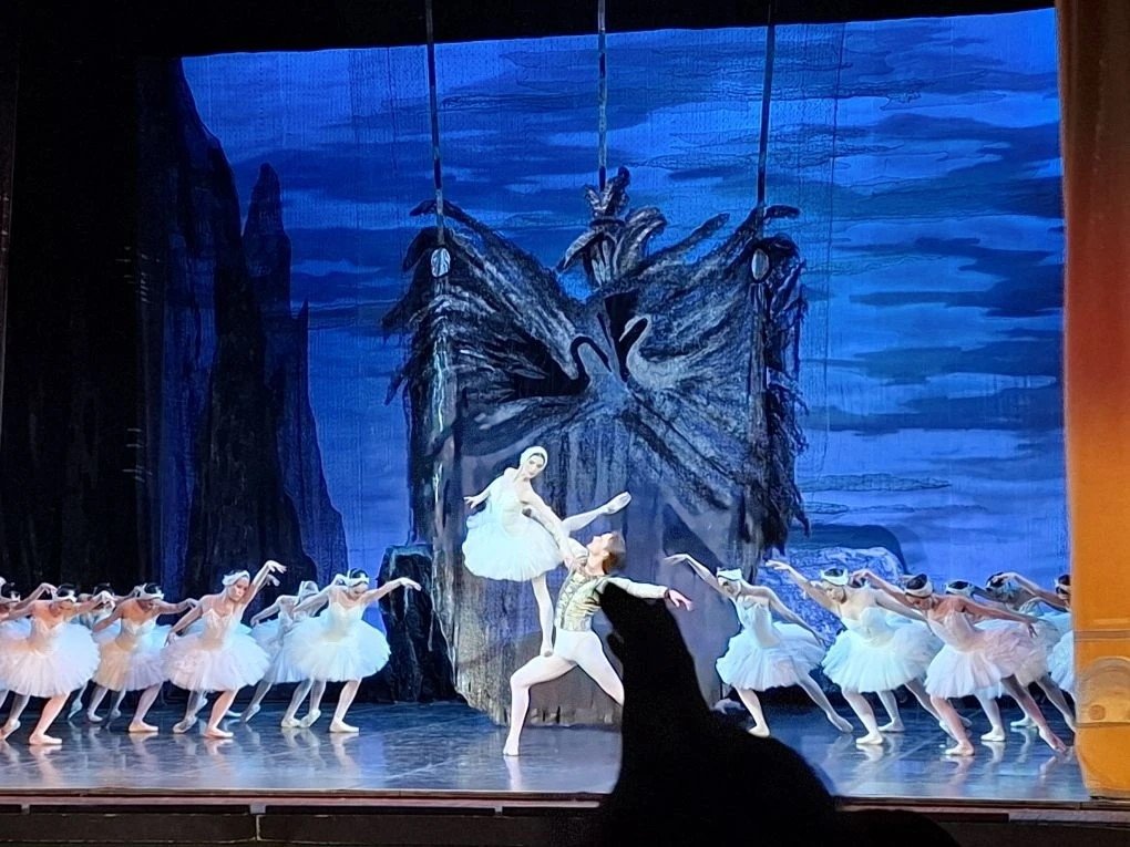 &quotСтерх&quot покоряет Якутск: &quotЛебединое озеро&quot в исполнении звезд ИА YakutiaMedia