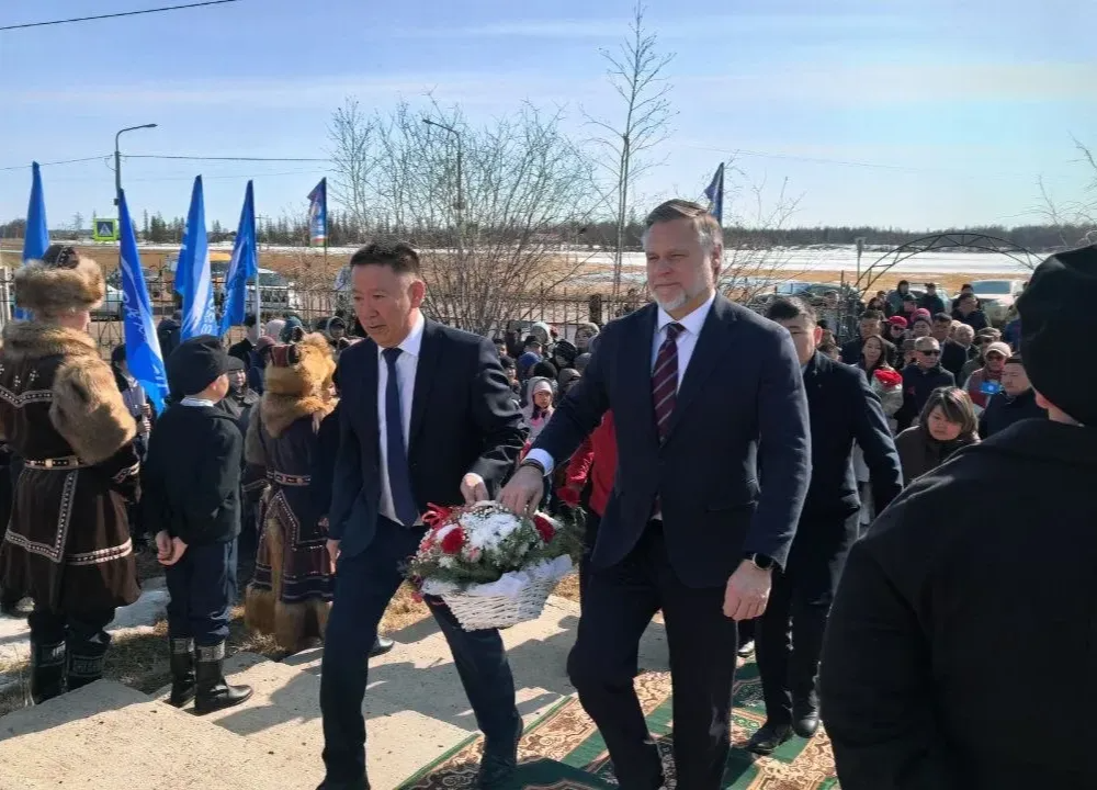 Якутия чтит Исидора Барахова: возложение цветов на его родине пресс-служба главы и правительства РС (Я)