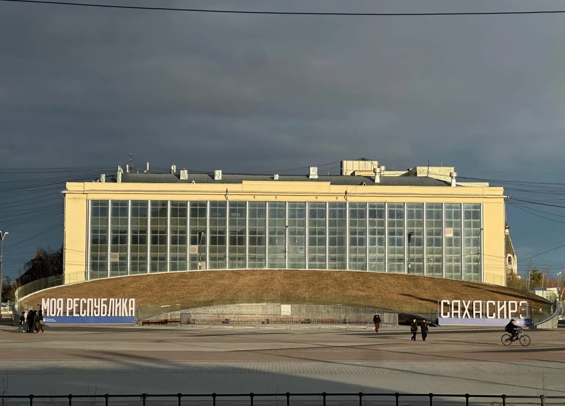 На площади Республики в Якутске обновили световые конструкции пресс-служба главы и правительства РС (Я)