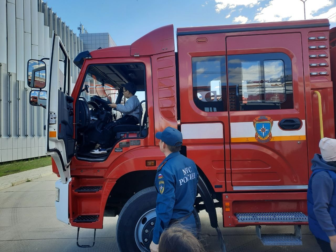 Выставку техники МЧС показали в Якутске в День России
