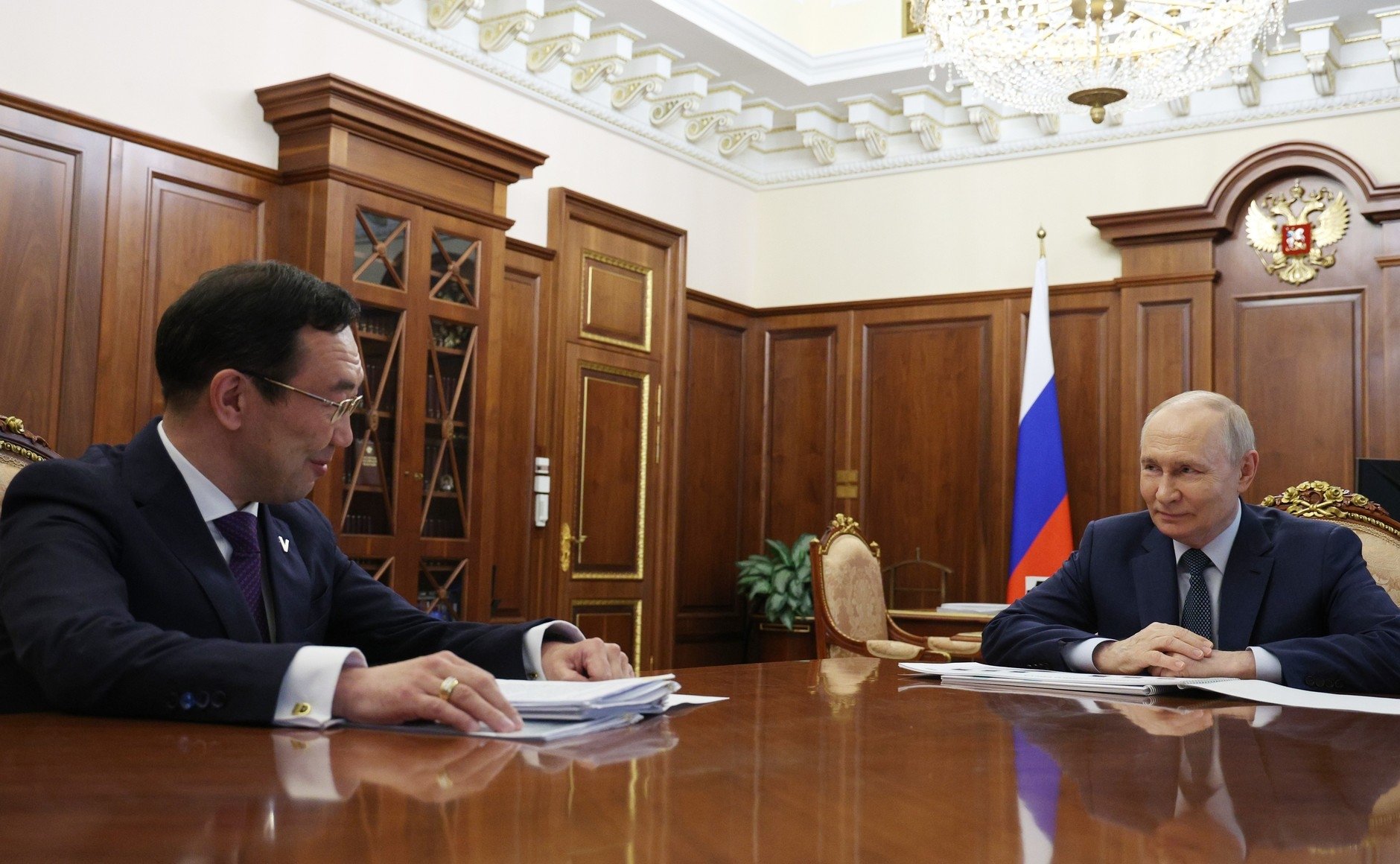 Владимир Путин и Айсен Николаев рассмотрели результаты Якутии предоставлено пресс-службой правительства Якутии