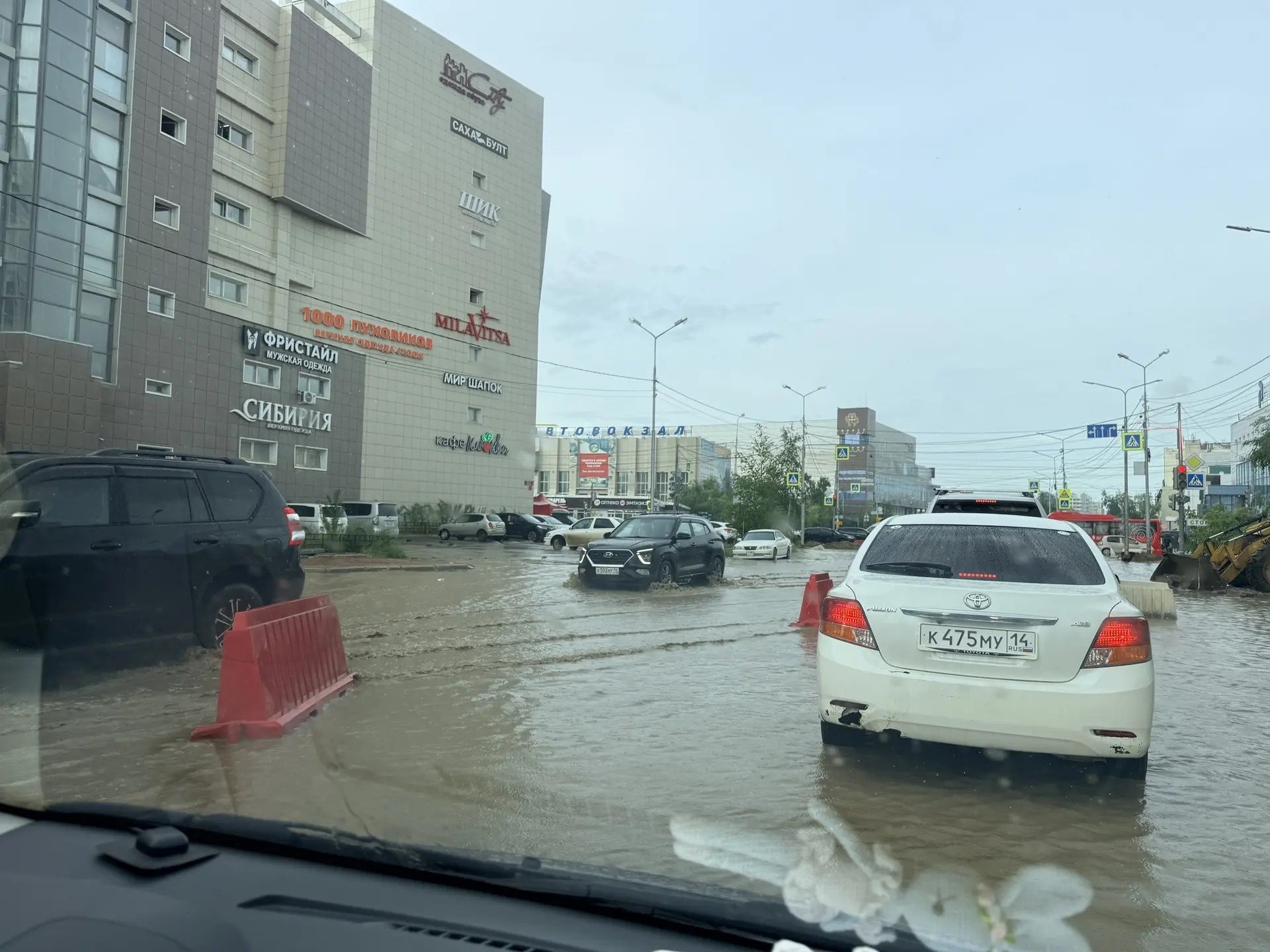 Круглосуточная борьба с потопом в Якутске ИА YakutiaMedia