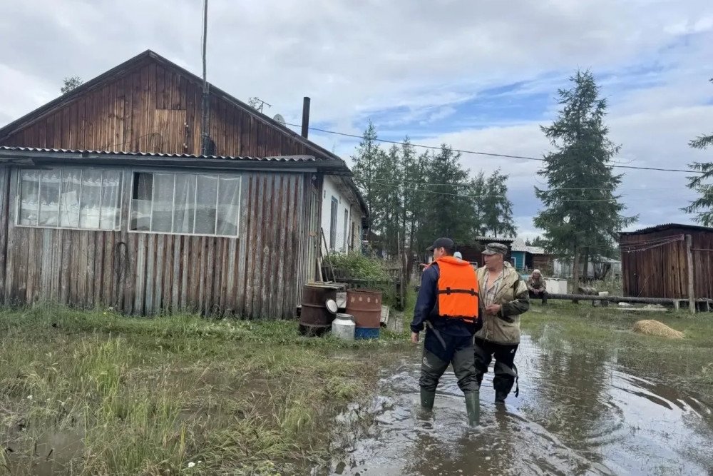 Паводок в селе Сайды: вода выше критической на 61 см Служба спасения РС (Я)