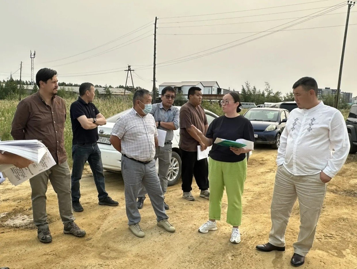 Власти Якутска решают судьбу аварийного общежития Окружная администрация города Якутска