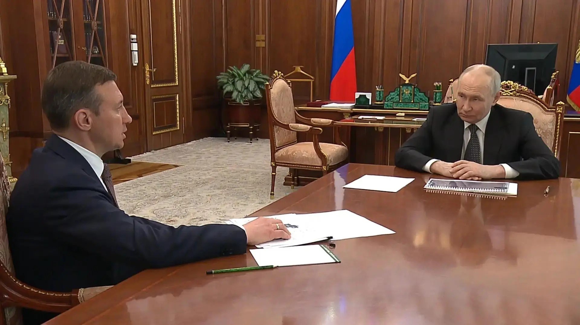 Путин и глава АЛРОСА обсудили развитие алмазной отрасли пресс-служба Кремля