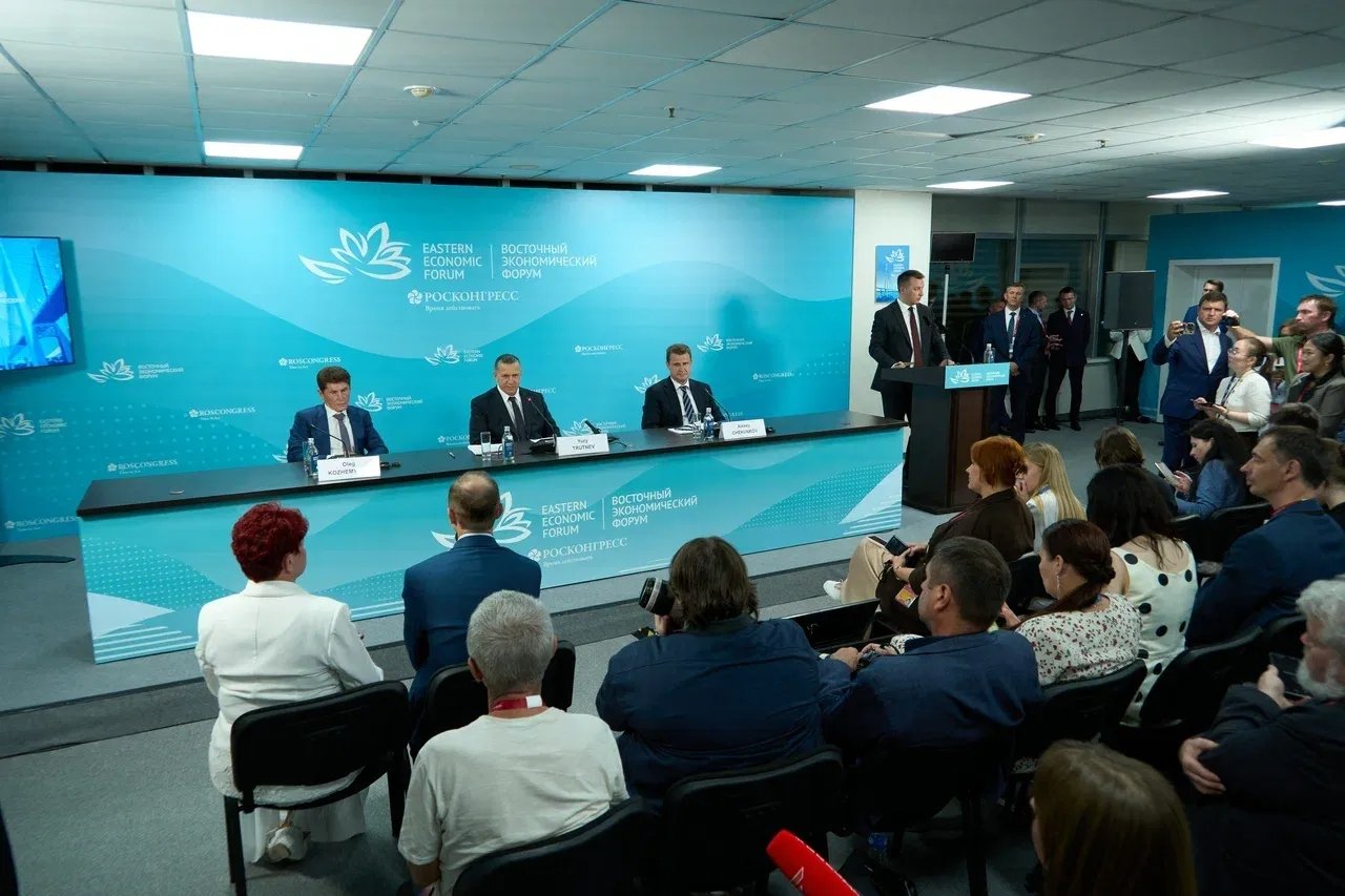 На ВЭФ-2026 подписали сделок на 6,66 трлн рублей пресс-службы Полпреда Президента РФ в ДФО