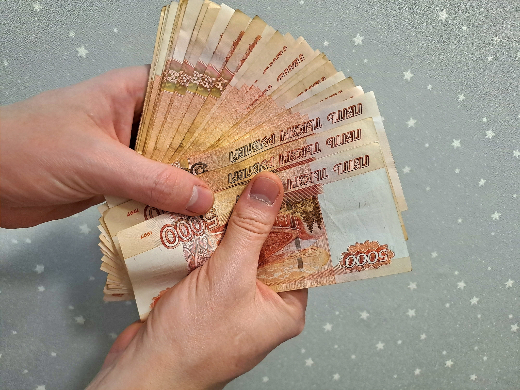 С &quotдроппера&quot взыскали полмиллиона за обман пожилой якутянки Брютова Ольга