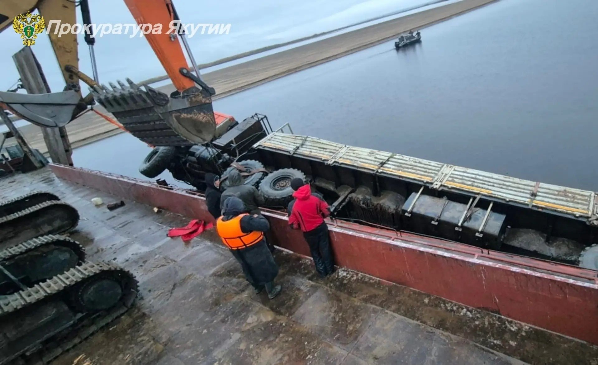 Из Лены подняли утонувший КАМАЗ прокуратура Якутии